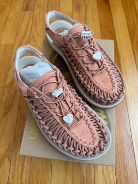 Women's UNEEK Sneaker Sandal